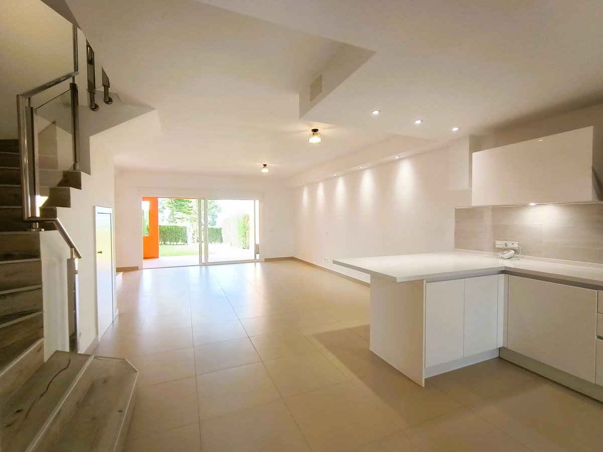 3 Bed Townhouse in El Paraiso