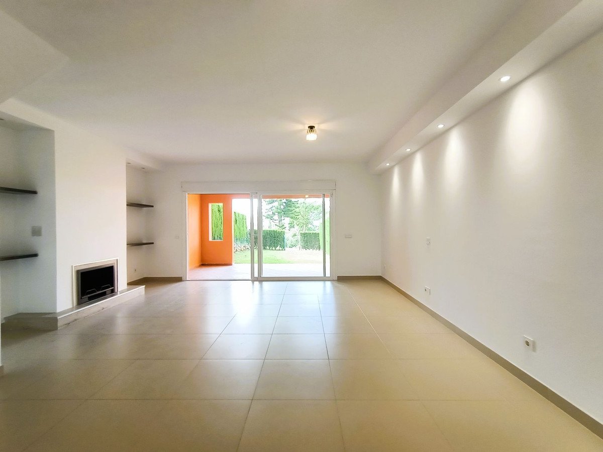 3 Bed Townhouse in El Paraiso