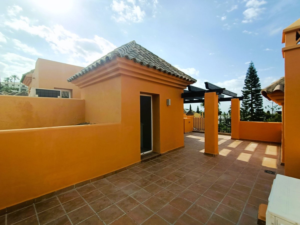 3 Bed Townhouse in El Paraiso
