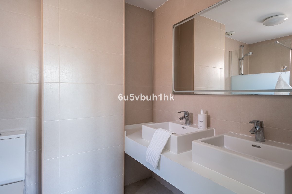 1 Bed Middle Floor Apartment in Las Lagunas