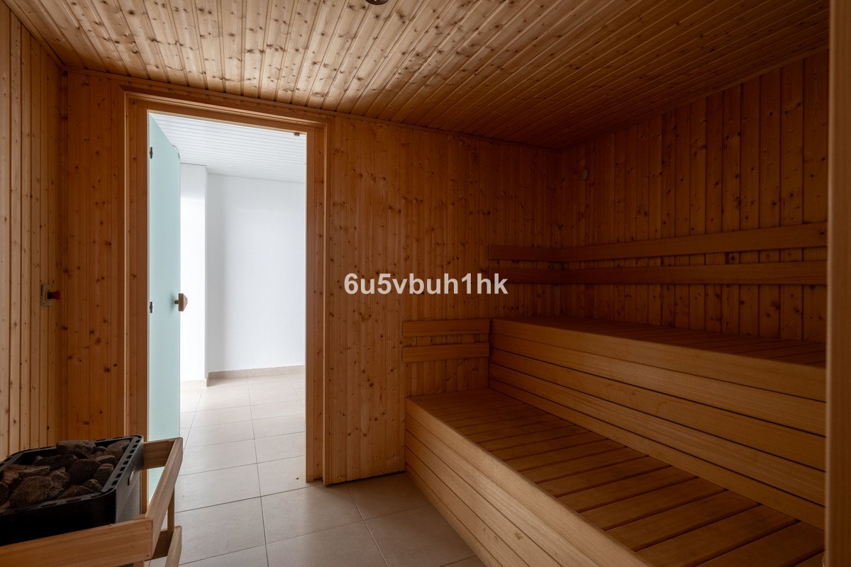 1 Bed Middle Floor Apartment in Las Lagunas