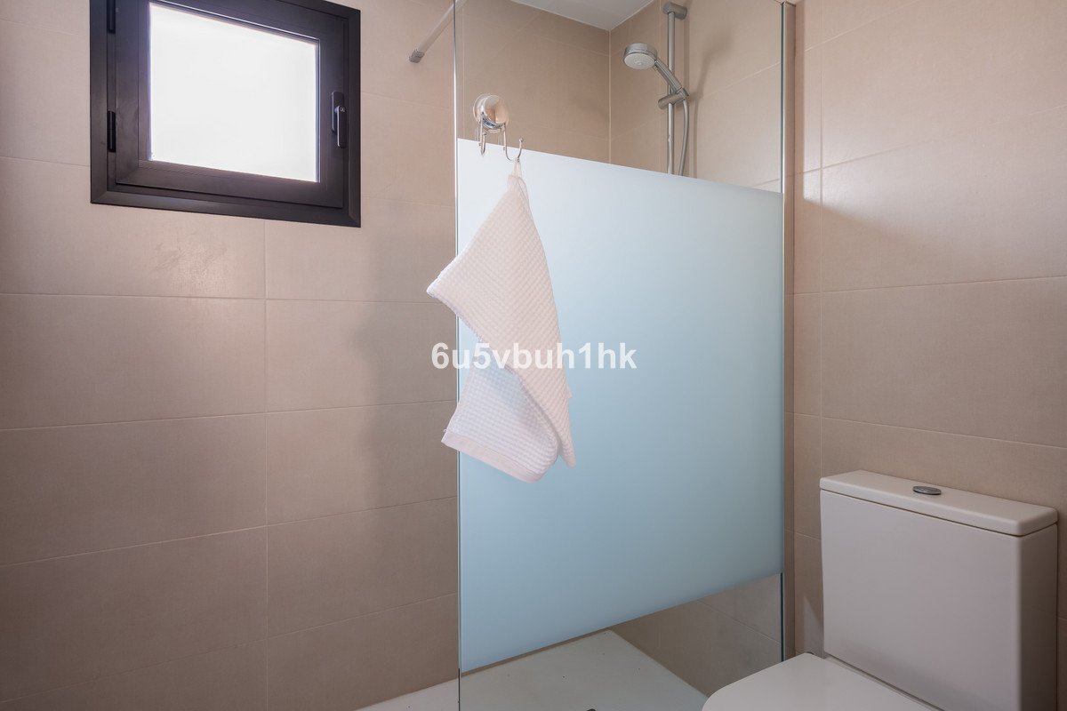 1 Bed Middle Floor Apartment in Las Lagunas