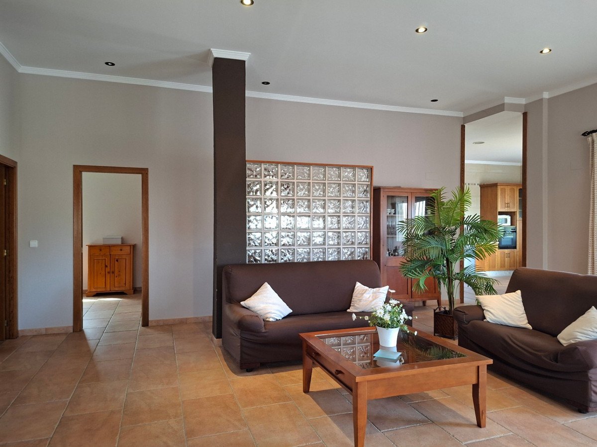 3 Bed Detached Villa in Playa