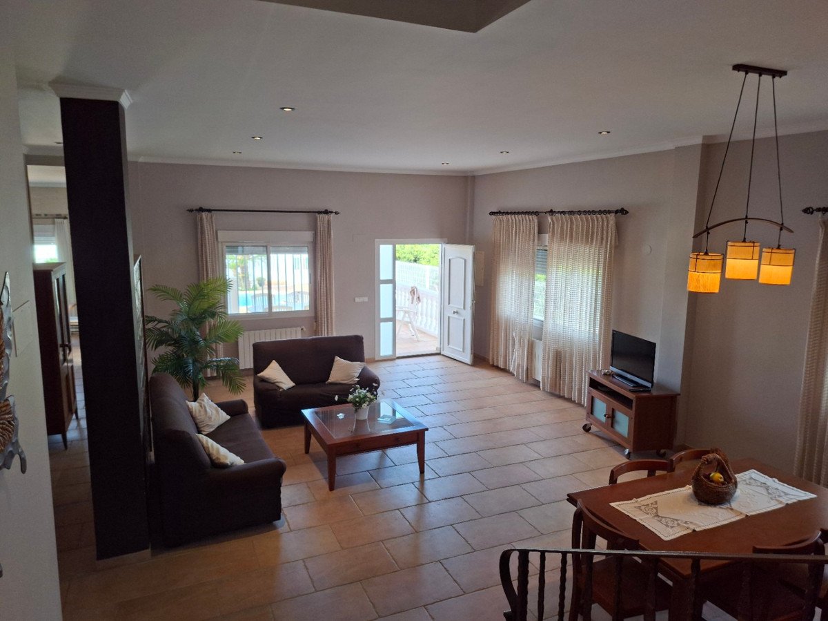 3 Bed Detached Villa in Playa
