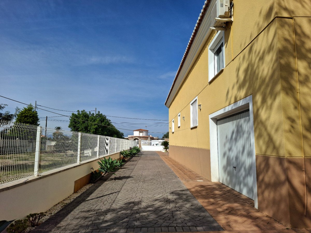 3 Bed Detached Villa in Playa