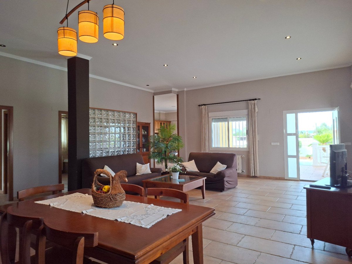 3 Bed Detached Villa in Playa