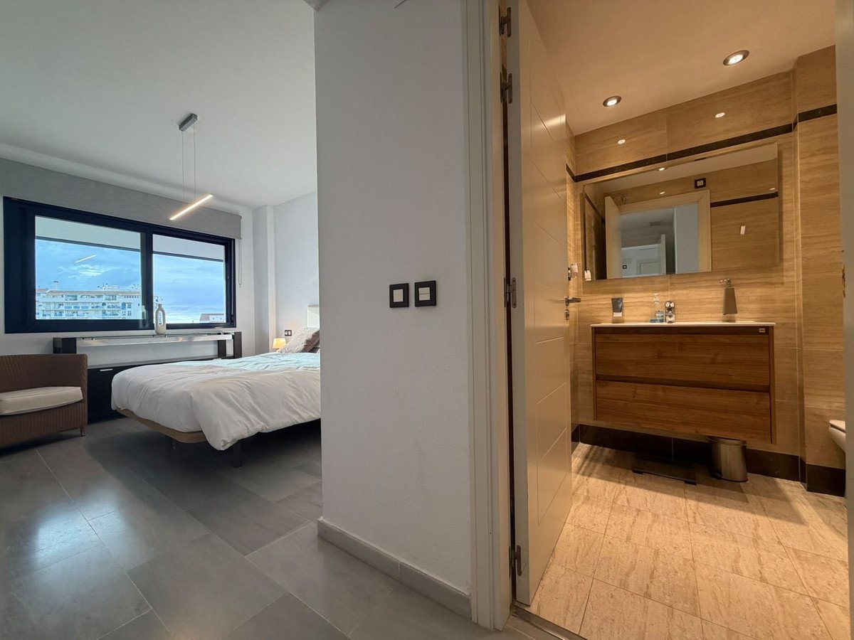 3 Bed Middle Floor Apartment in Estepona