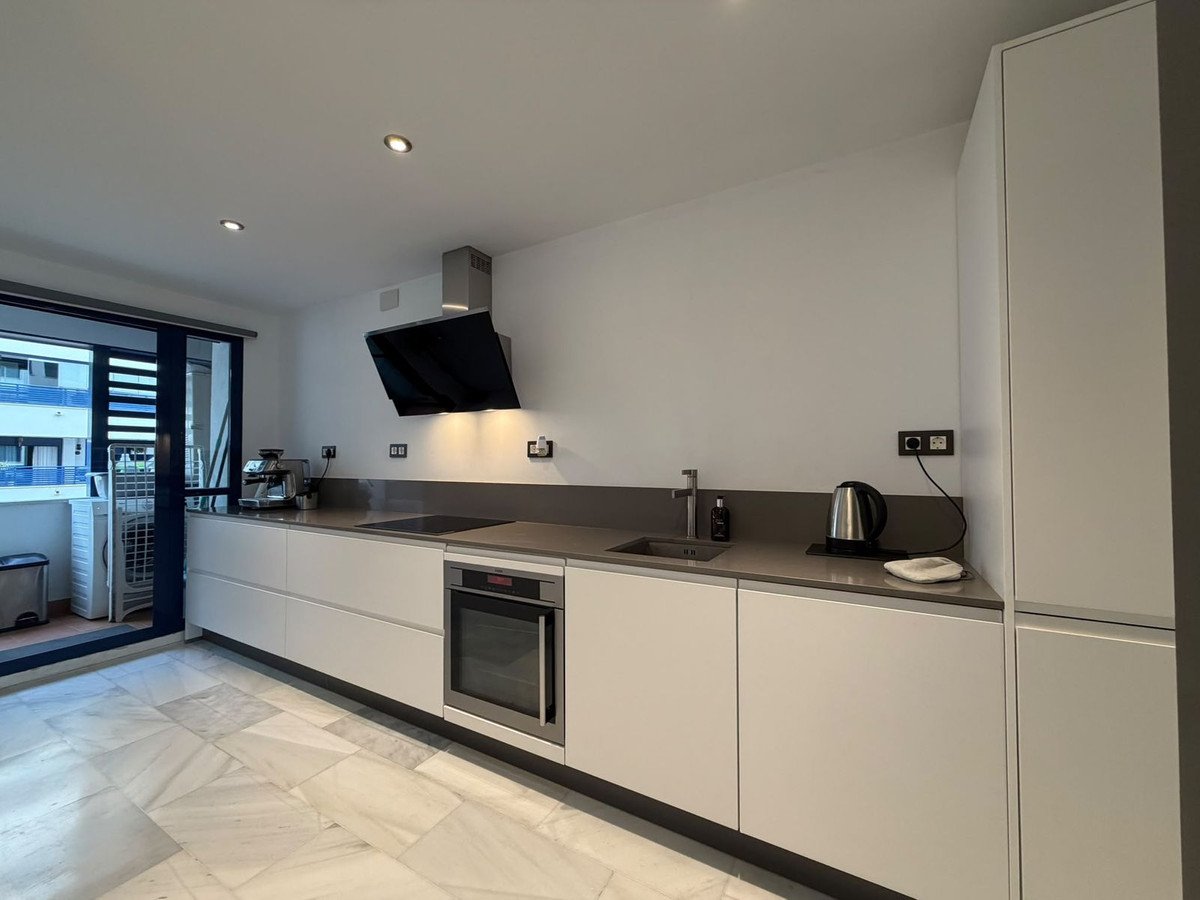 3 Bed Middle Floor Apartment in Estepona