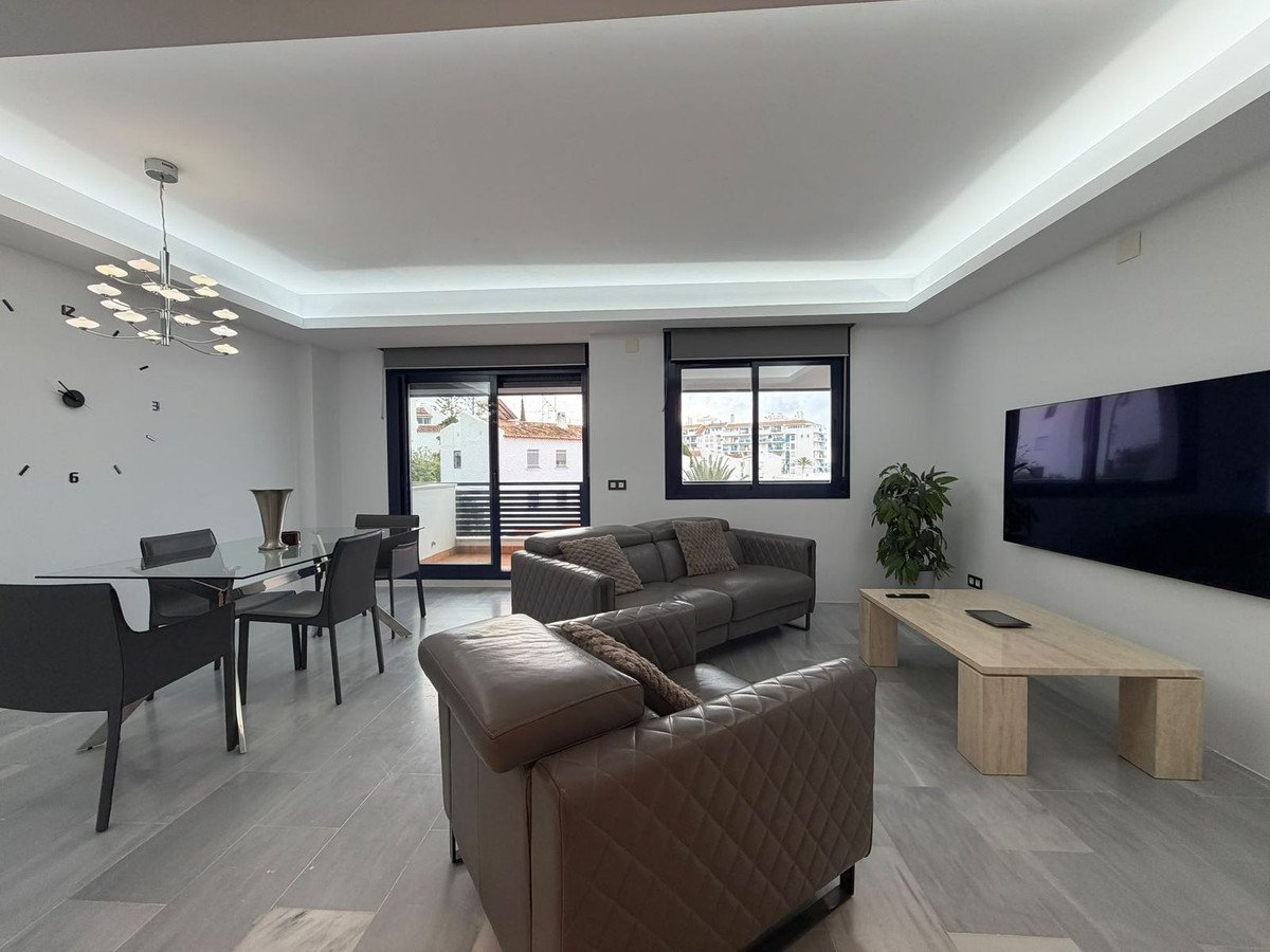 3 Bed Middle Floor Apartment in Estepona