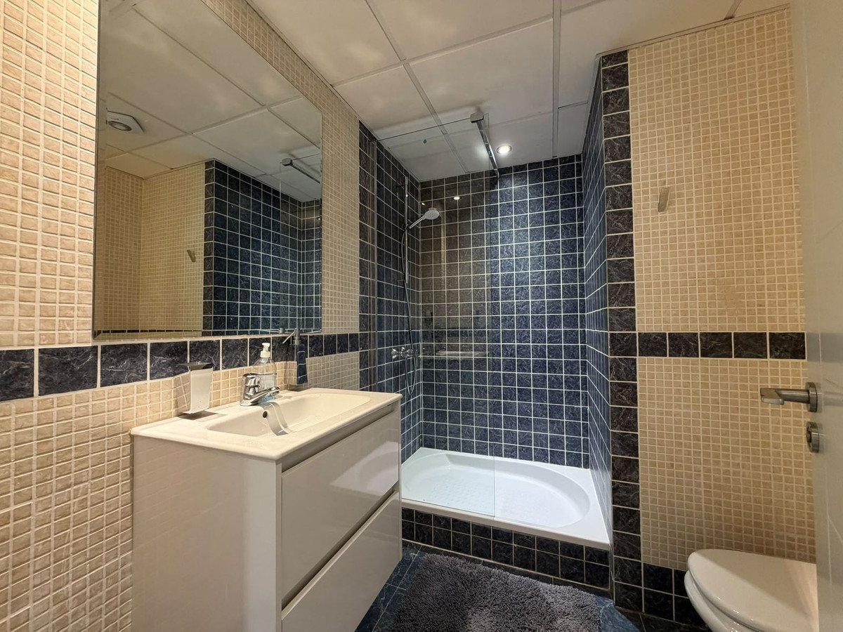 3 Bed Middle Floor Apartment in Estepona