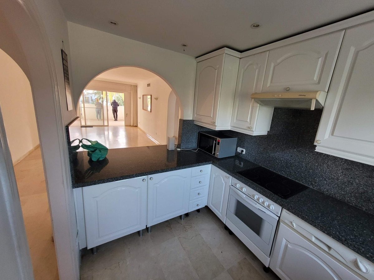 3 Bed Middle Floor Apartment in Estepona