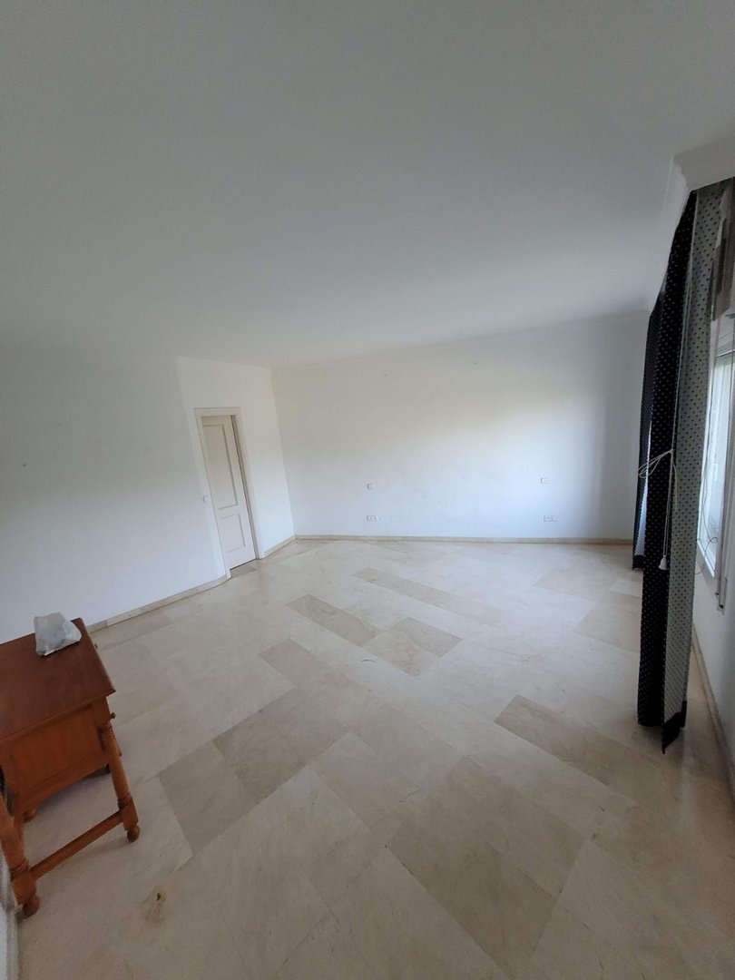 3 Bed Middle Floor Apartment in Estepona