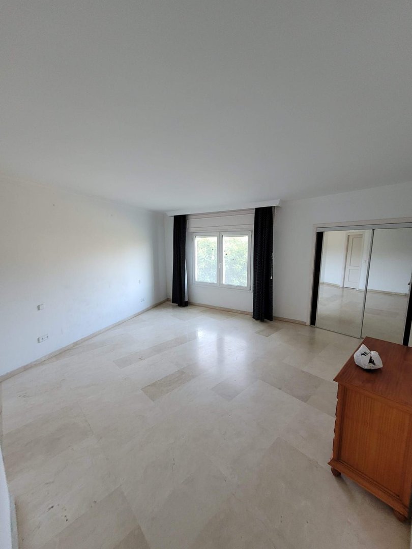 3 Bed Middle Floor Apartment in Estepona