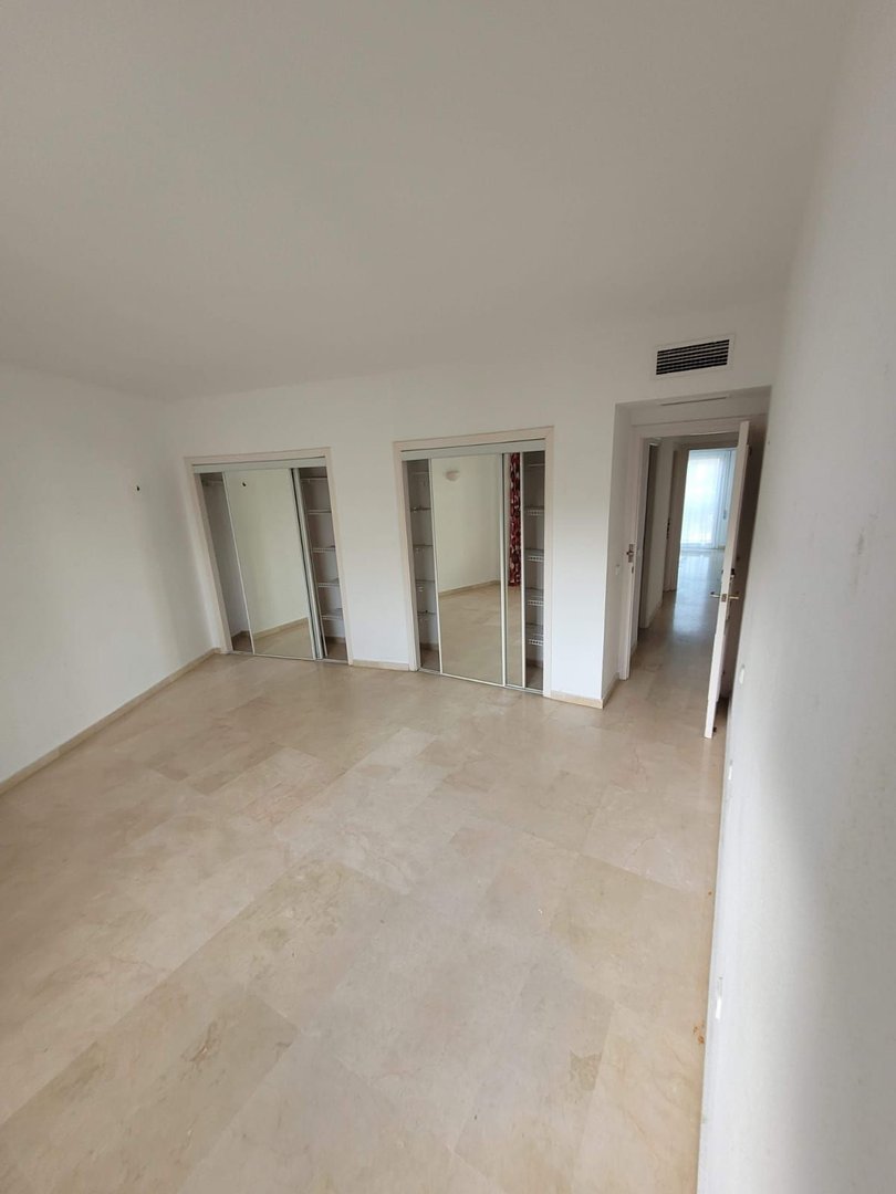 3 Bed Middle Floor Apartment in Estepona