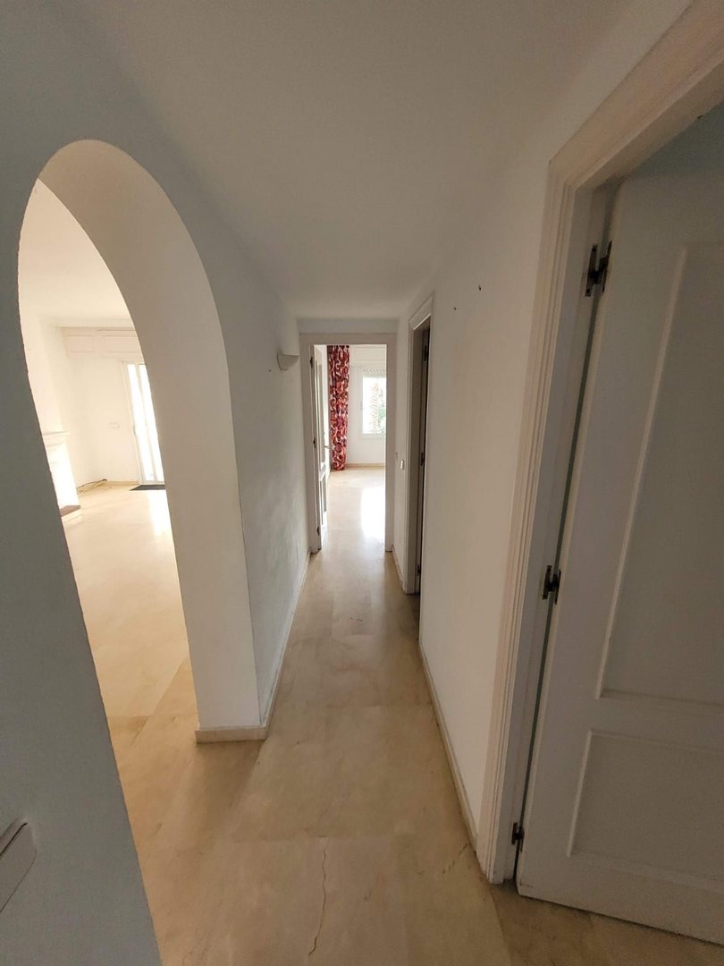 3 Bed Middle Floor Apartment in Estepona