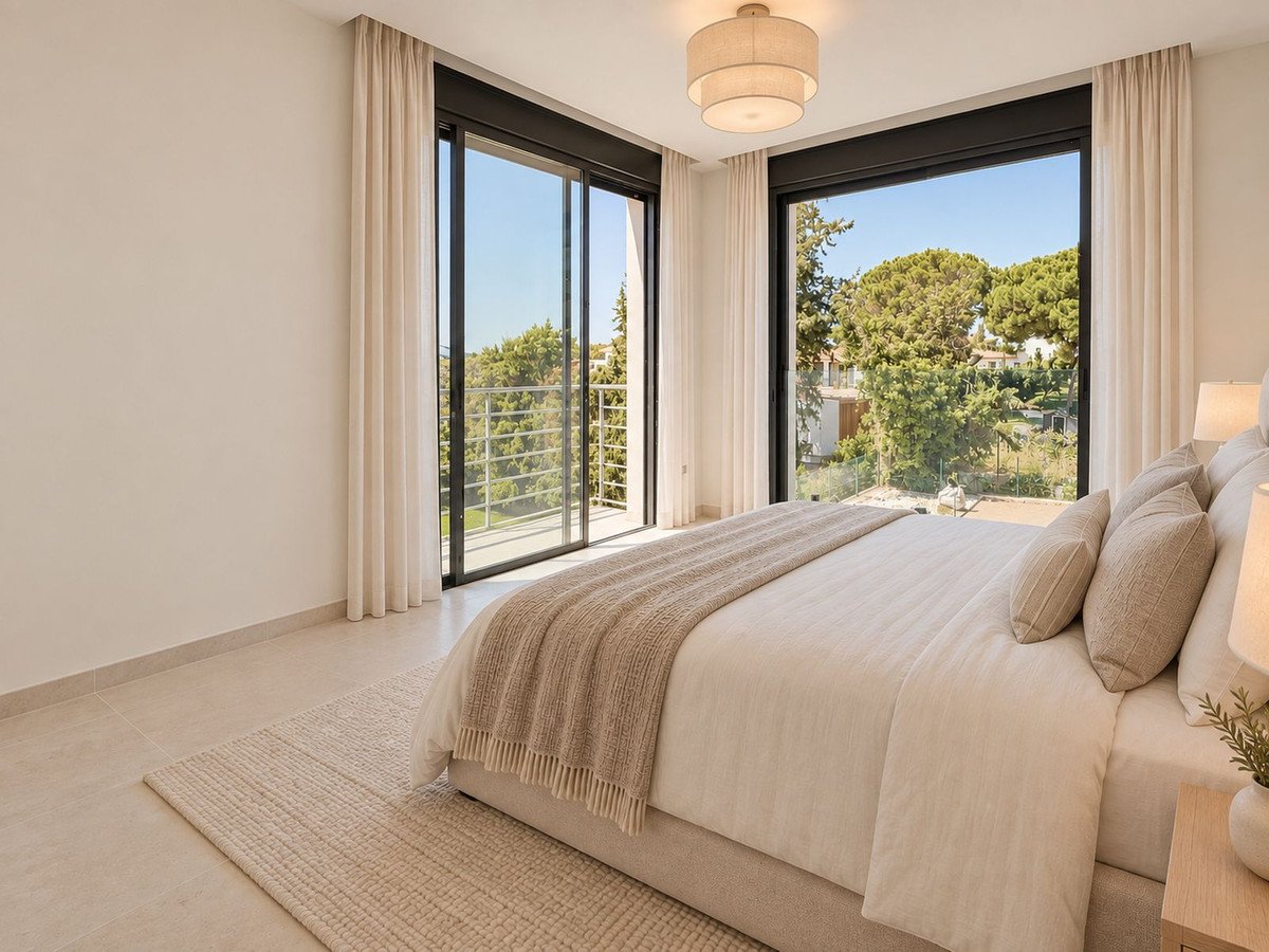 4 Bed Detached Villa in Elviria