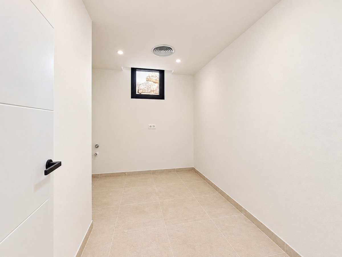 4 Bed Detached Villa in Elviria