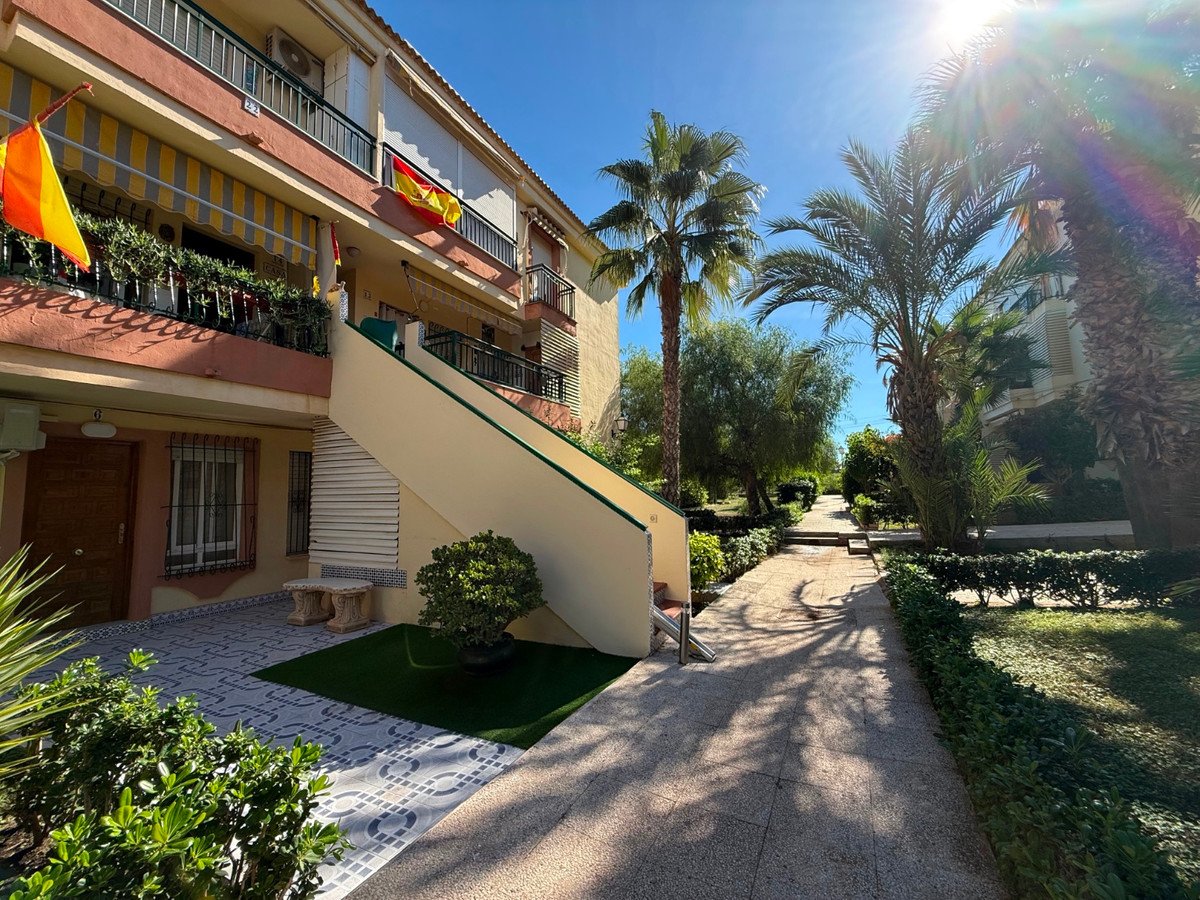 2 Bed Ground Floor Apartment in La Veleta