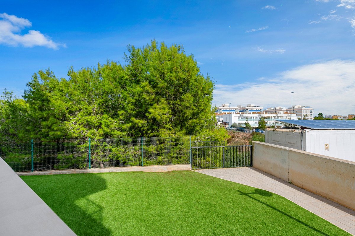 2 Bed Ground Floor Apartment in Los Dolses