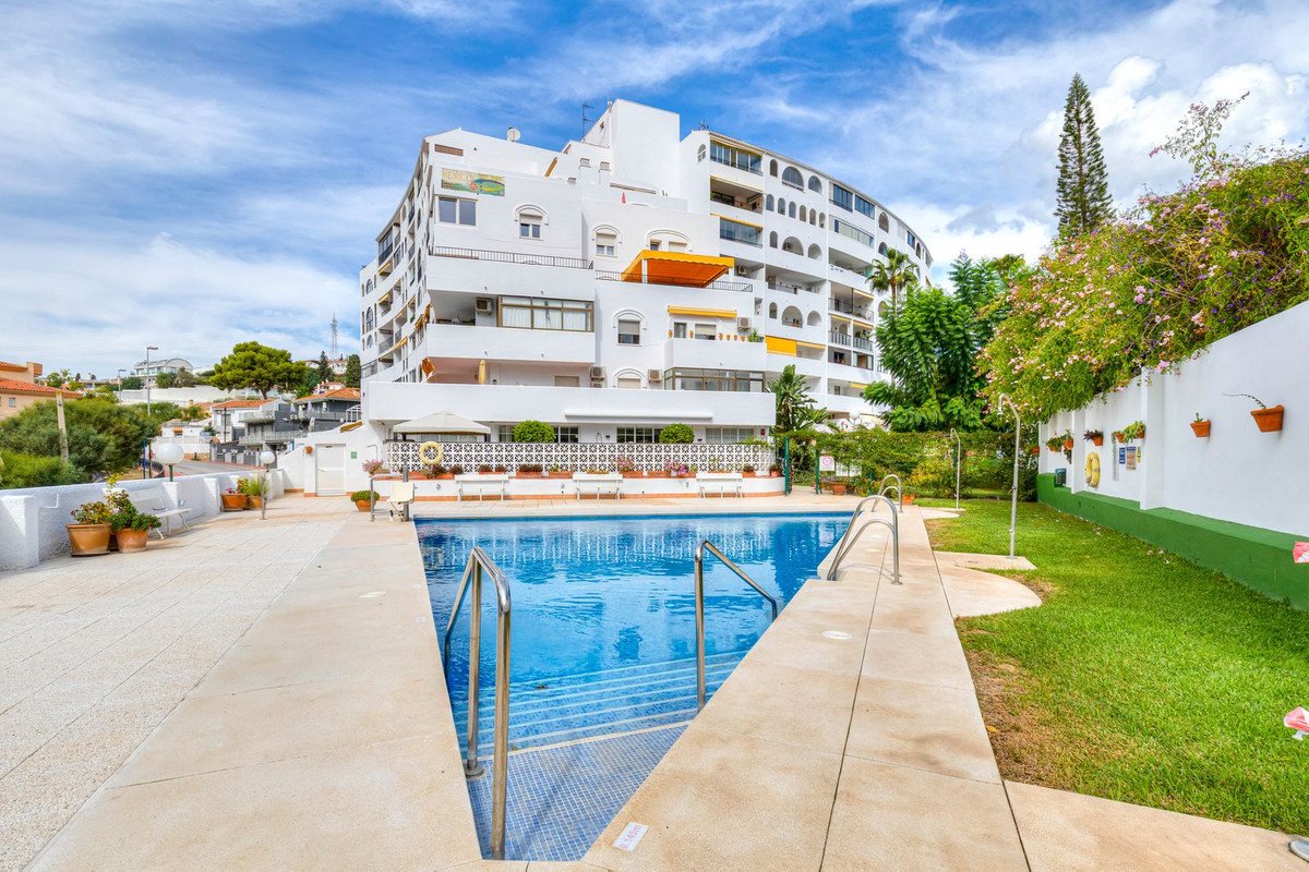 2 Bed Middle Floor Apartment in Torreblanca