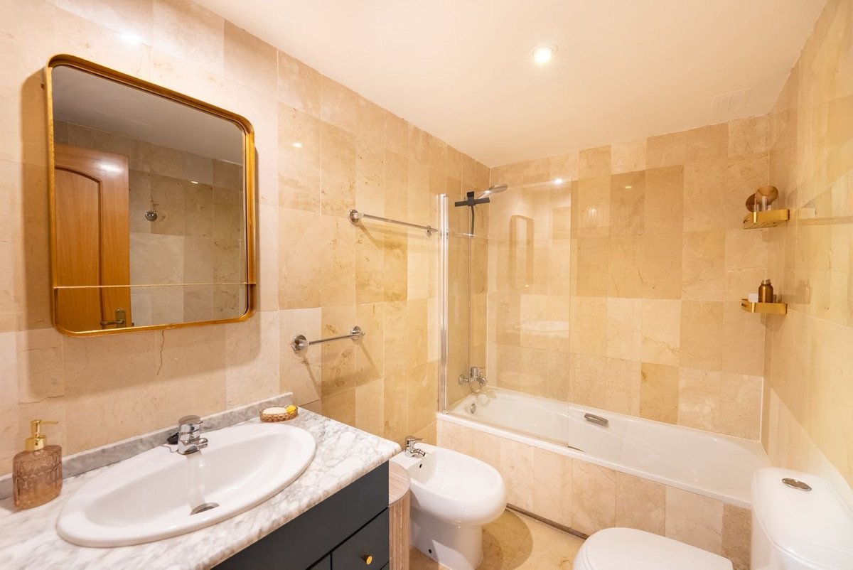 2 Bed Middle Floor Apartment in Guadalmina Alta