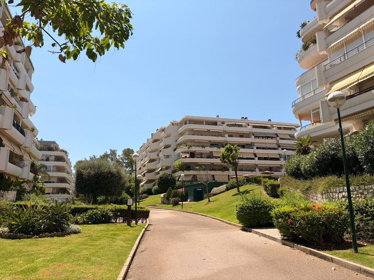 2 Bed Middle Floor Apartment in Guadalmina Alta