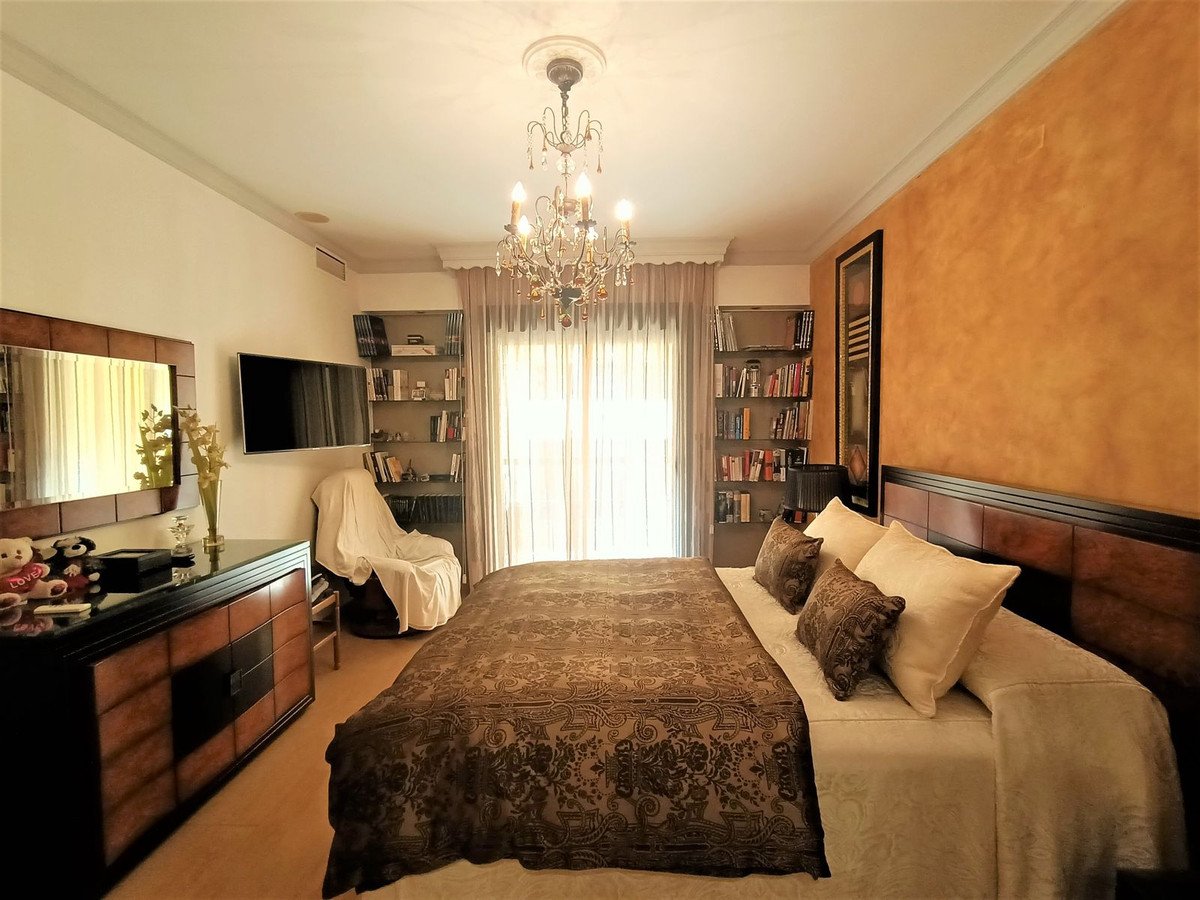 3 Bed Middle Floor Apartment in San Pedro de Alcántara