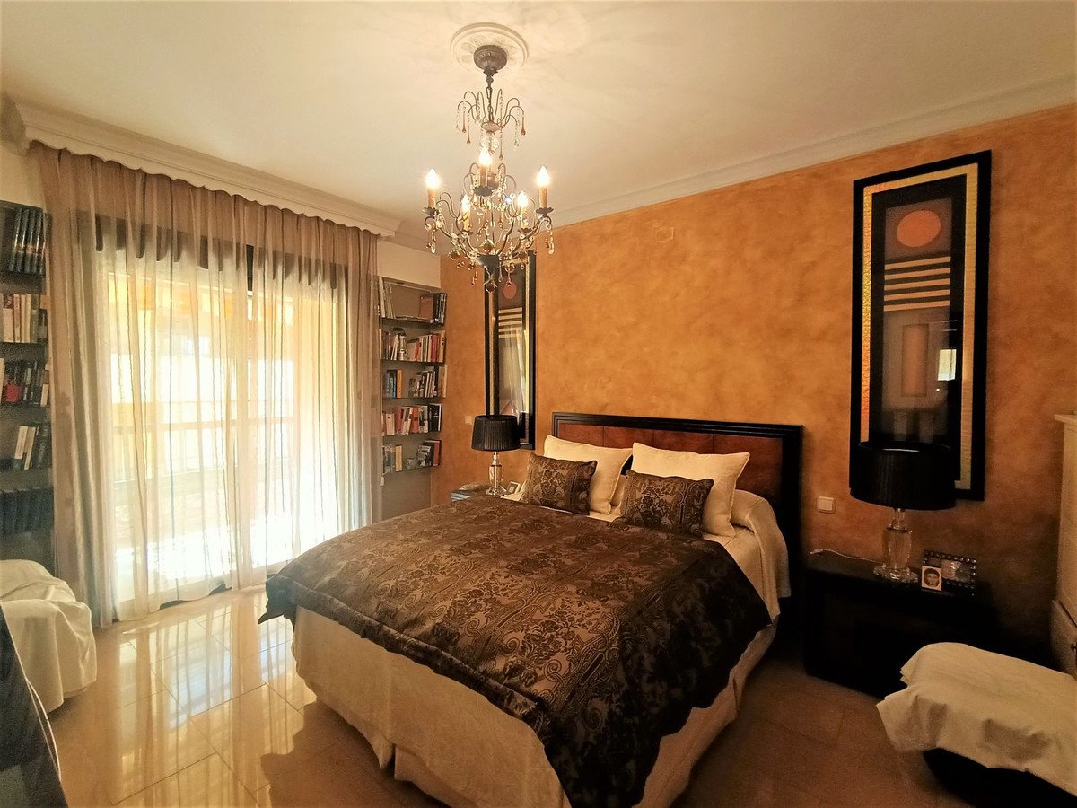 3 Bed Middle Floor Apartment in San Pedro de Alcántara