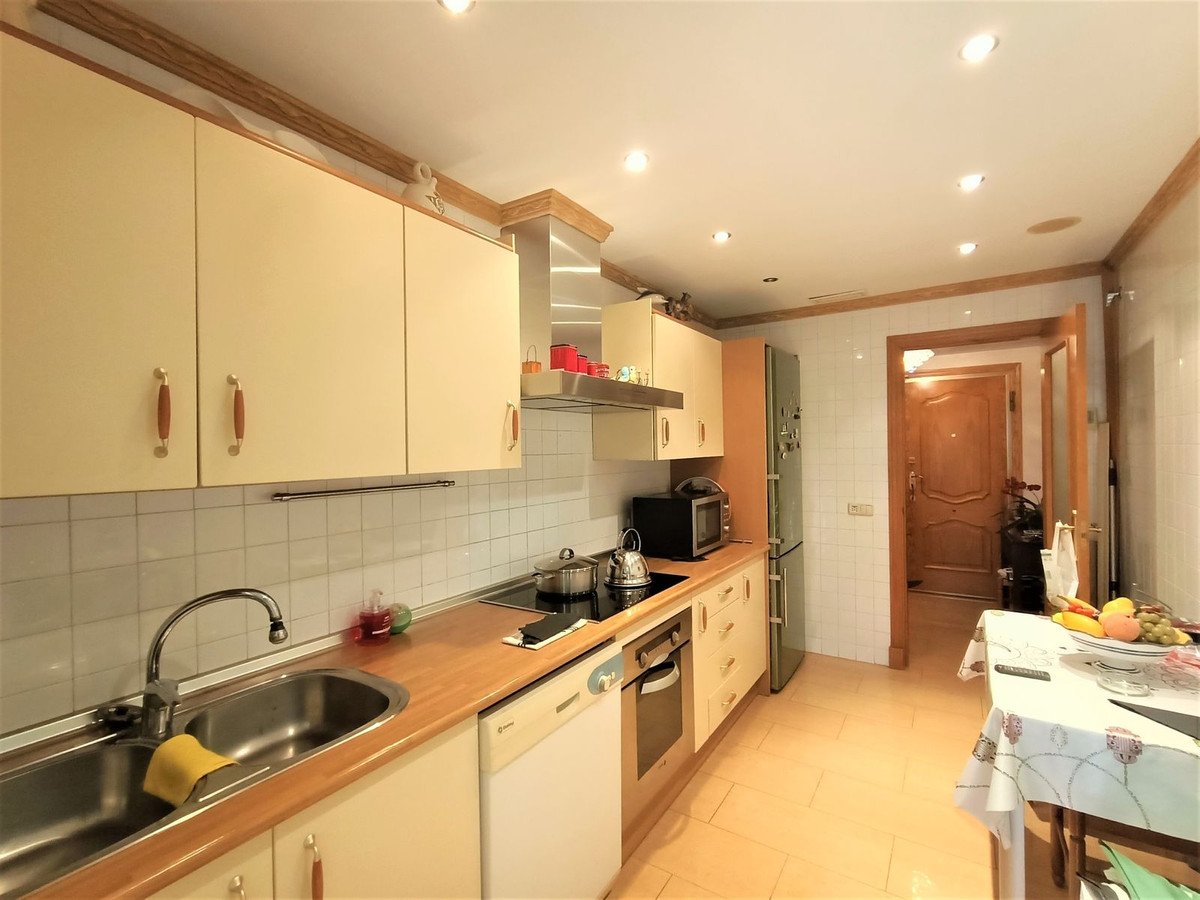 3 Bed Middle Floor Apartment in San Pedro de Alcántara