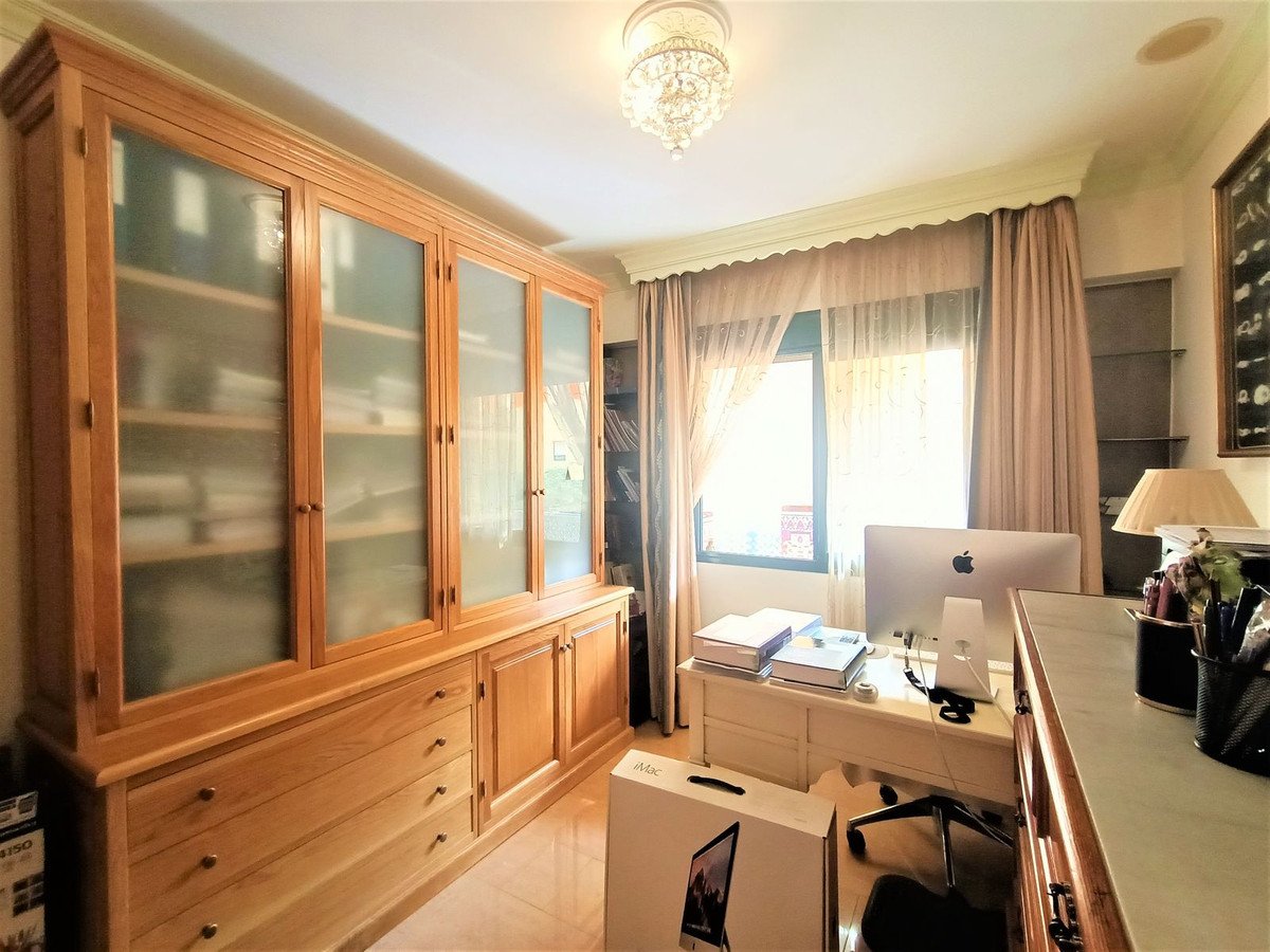 3 Bed Middle Floor Apartment in San Pedro de Alcántara