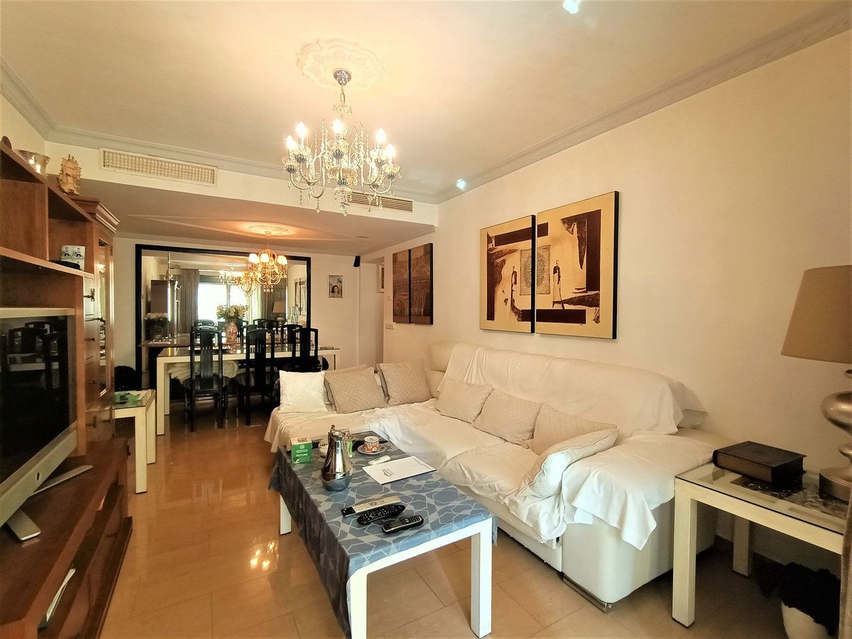 3 Bed Middle Floor Apartment in San Pedro de Alcántara