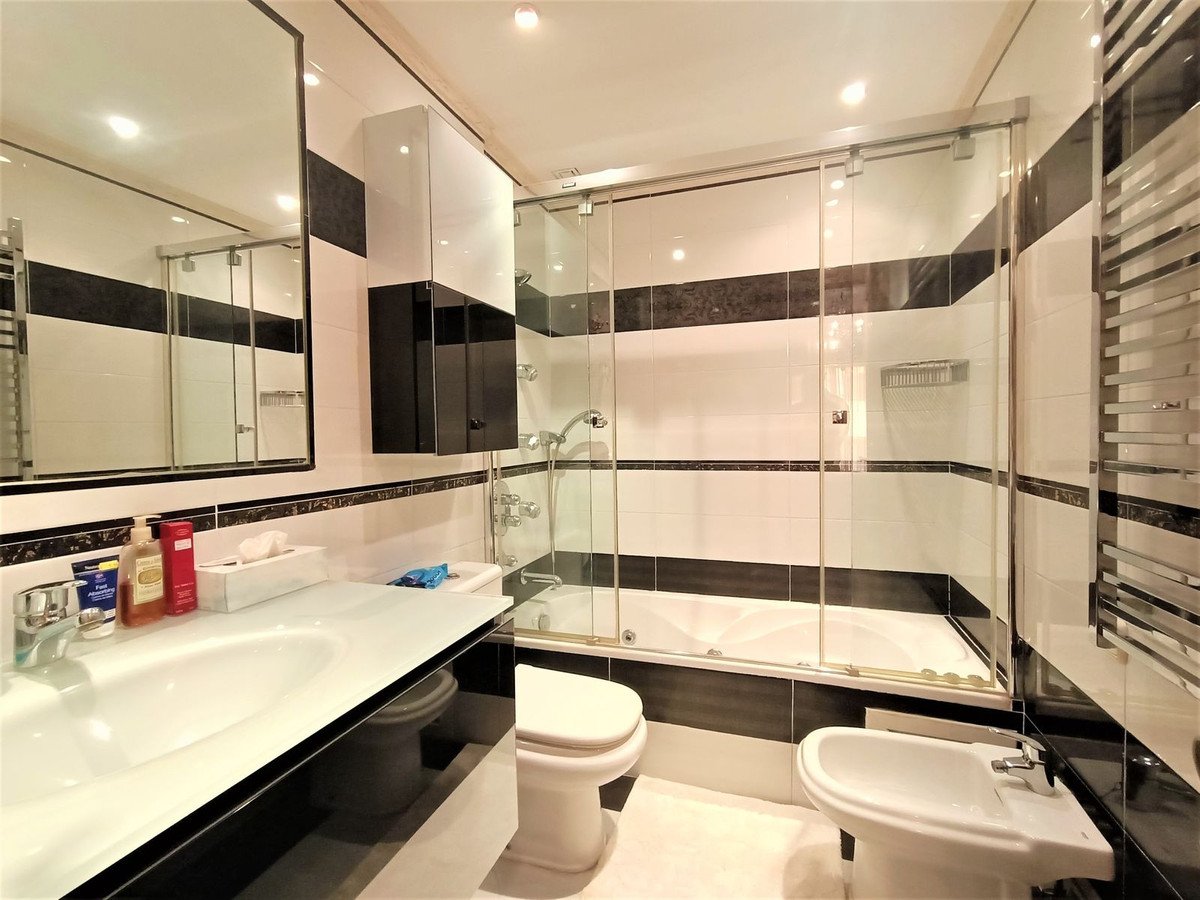 3 Bed Middle Floor Apartment in San Pedro de Alcántara
