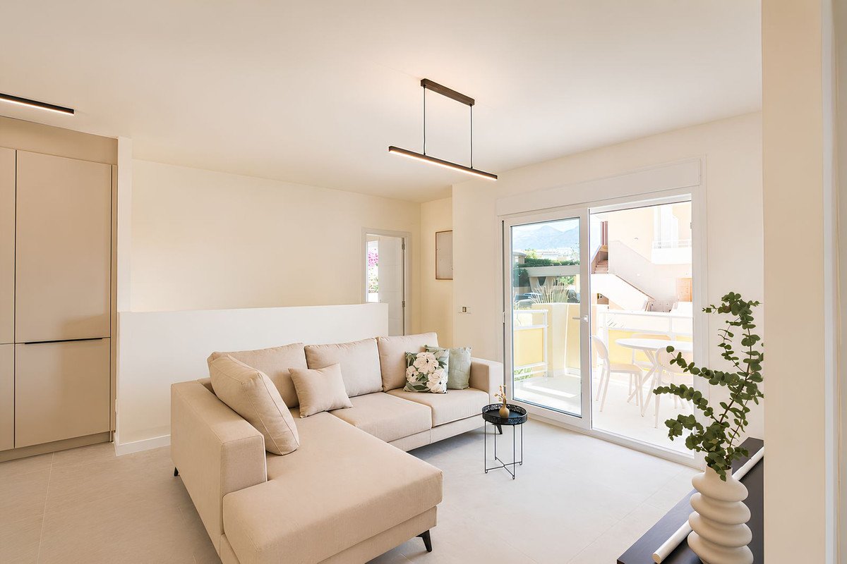 4 Bed Middle Floor Apartment in Los Boliches