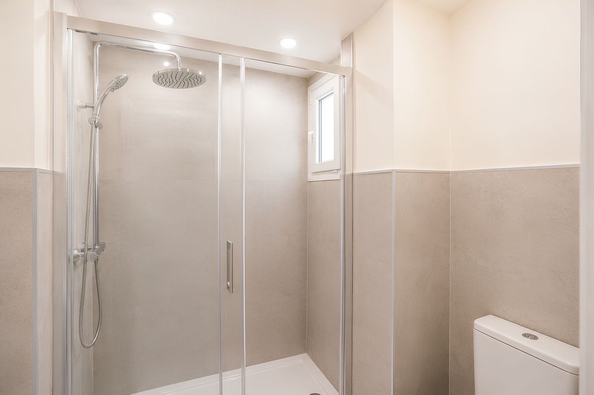 4 Bed Middle Floor Apartment in Los Boliches
