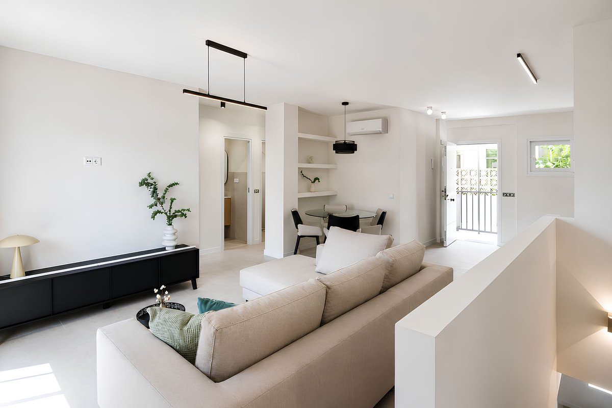 4 Bed Middle Floor Apartment in Los Boliches