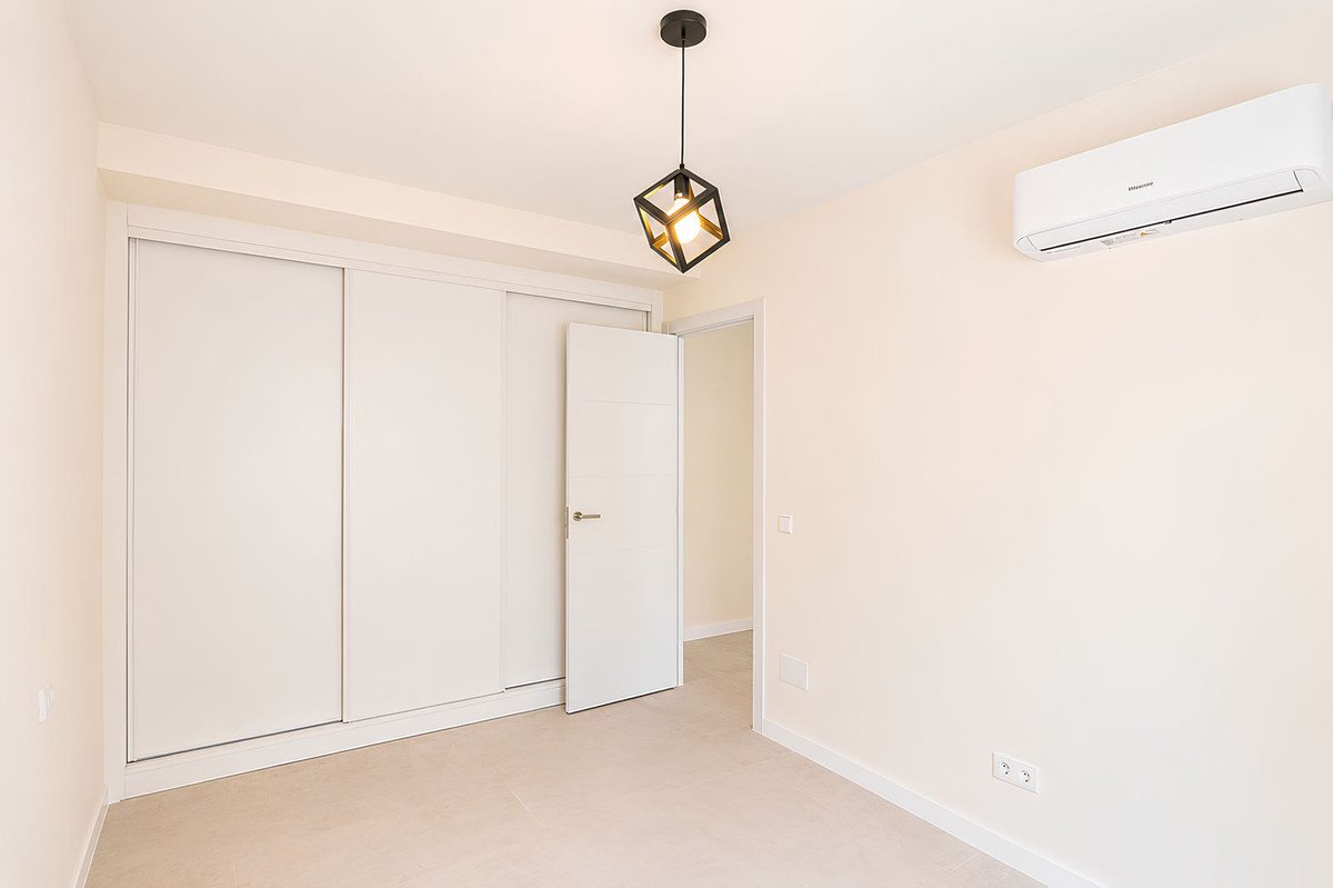 4 Bed Middle Floor Apartment in Los Boliches
