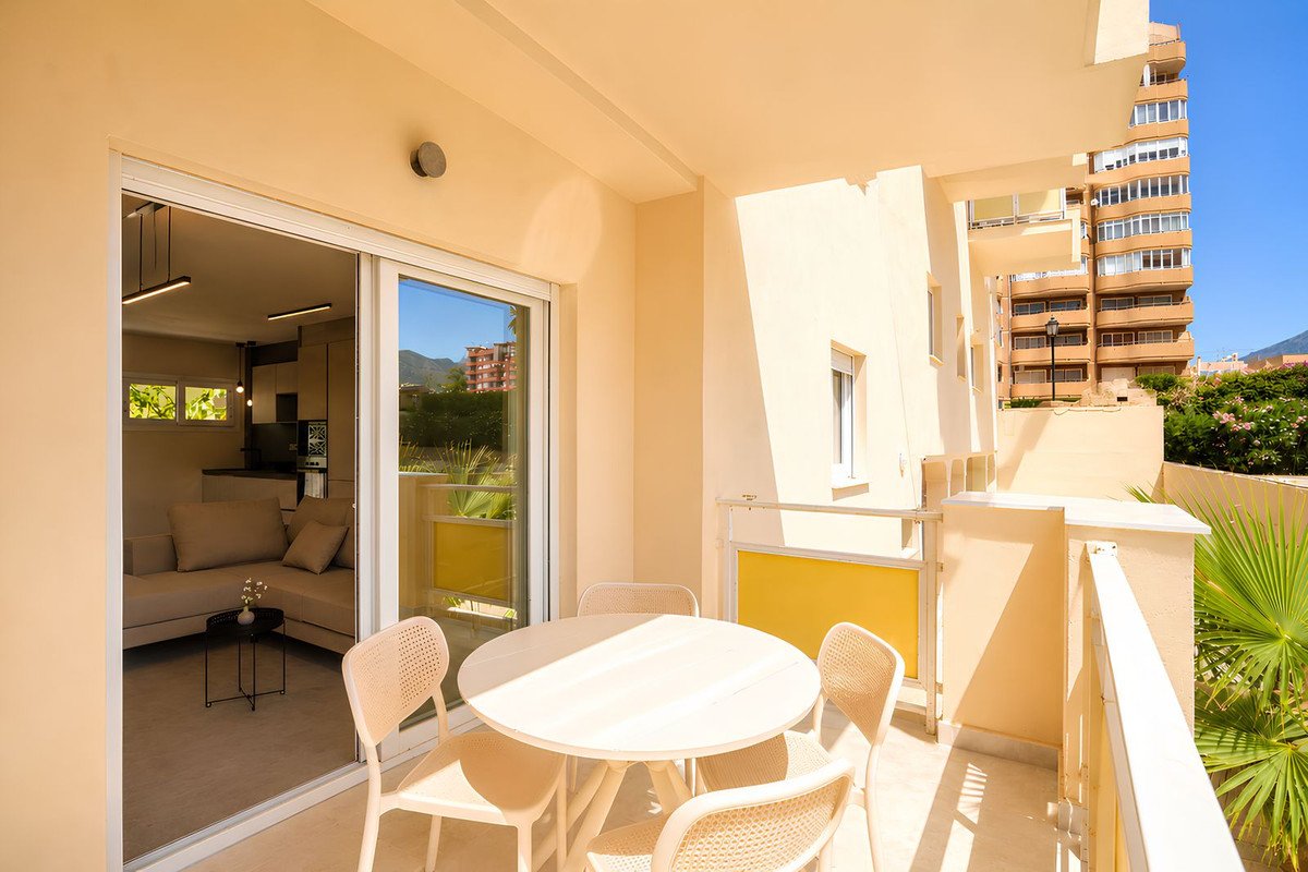 4 Bed Middle Floor Apartment in Los Boliches