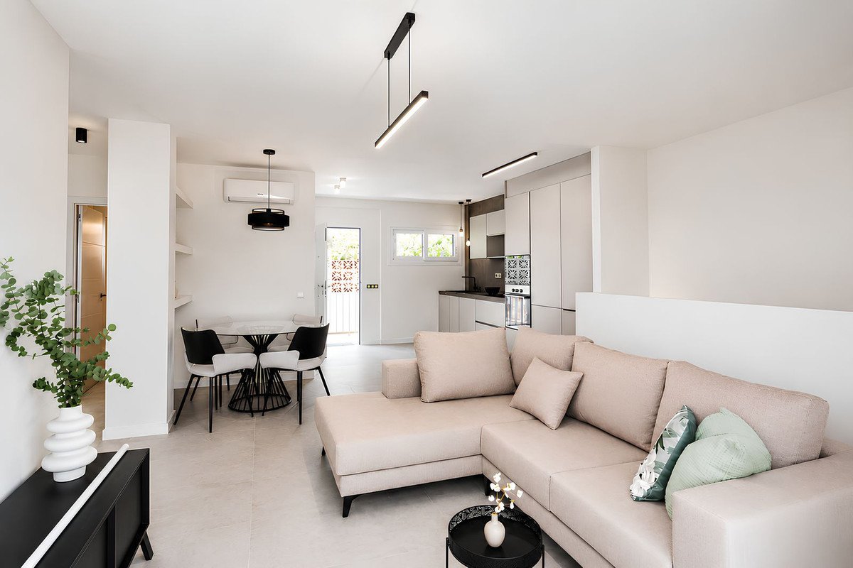 4 Bed Middle Floor Apartment in Los Boliches