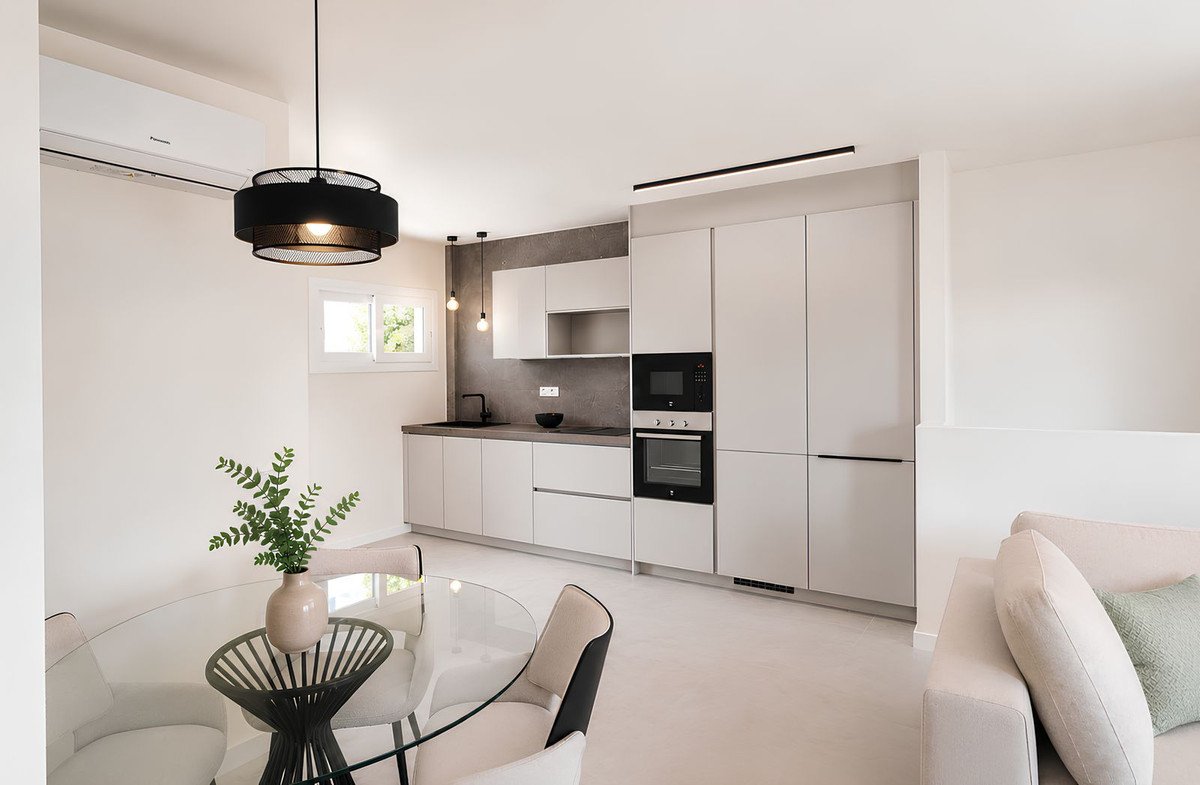 4 Bed Middle Floor Apartment in Los Boliches