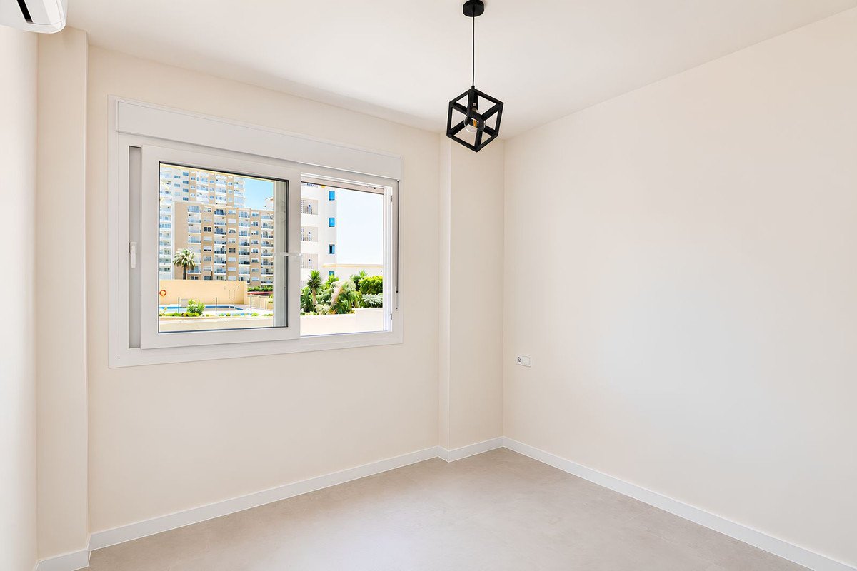 4 Bed Middle Floor Apartment in Los Boliches