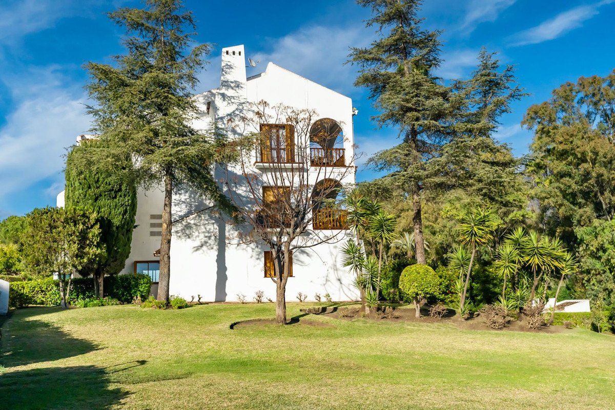 3 Bed Ground Floor Apartment in Nueva Andalucía
