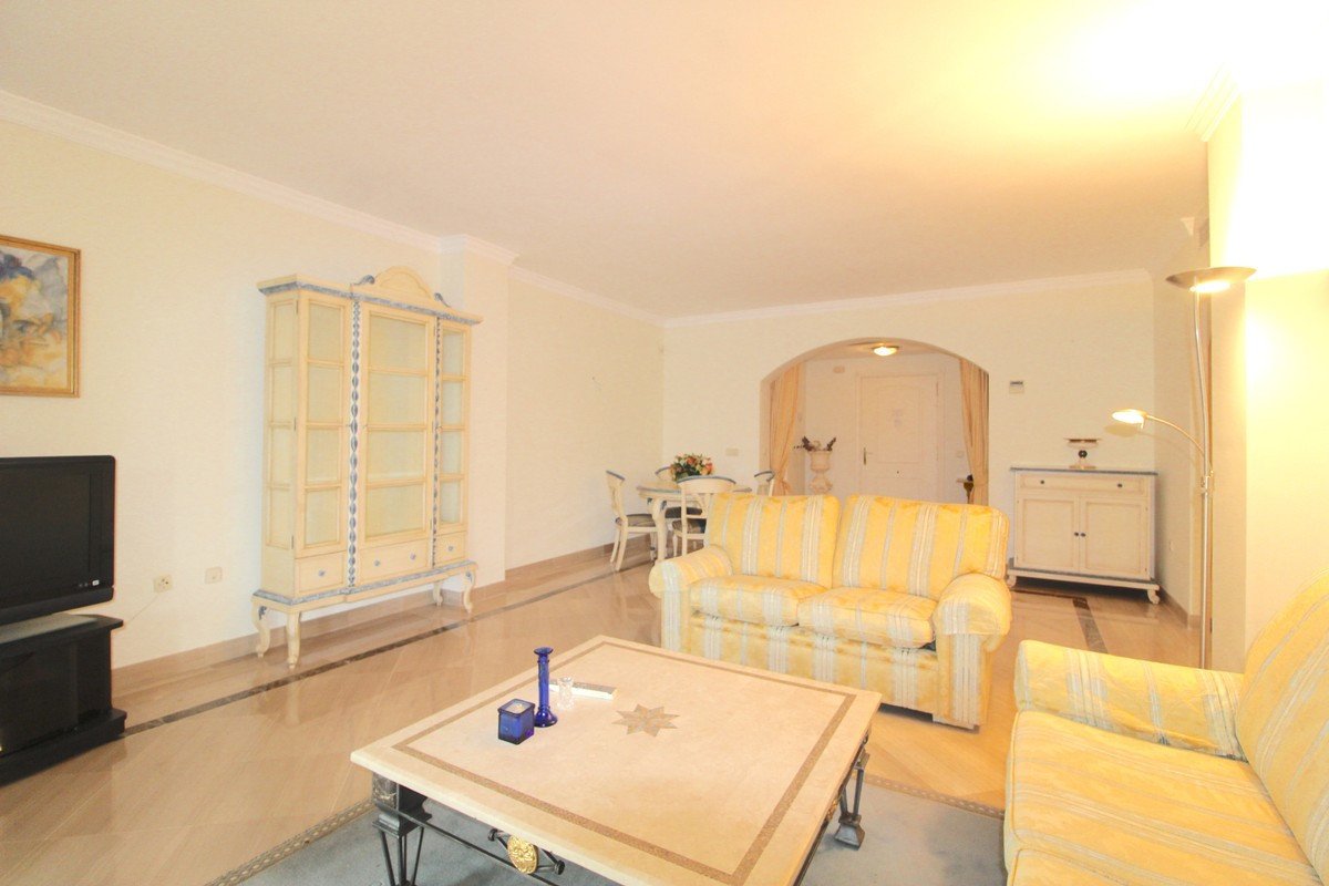 2 Bed Ground Floor Apartment in Bahía de Marbella