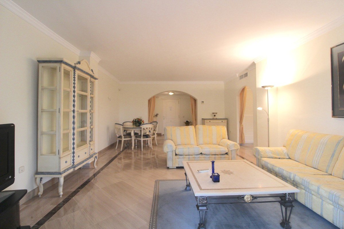 2 Bed Ground Floor Apartment in Bahía de Marbella