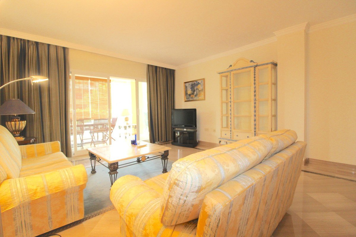 2 Bed Ground Floor Apartment in Bahía de Marbella