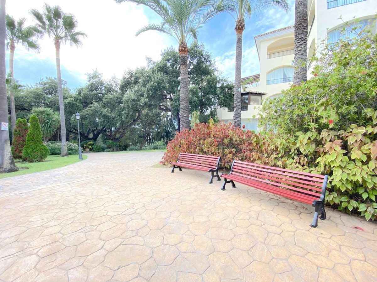 2 Bed Ground Floor Apartment in Bahía de Marbella