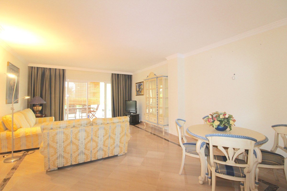2 Bed Ground Floor Apartment in Bahía de Marbella