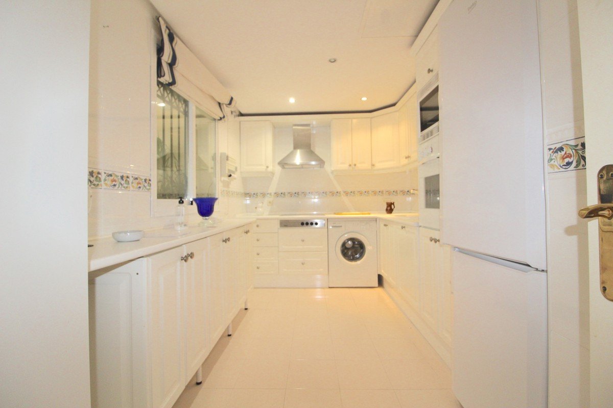2 Bed Ground Floor Apartment in Bahía de Marbella