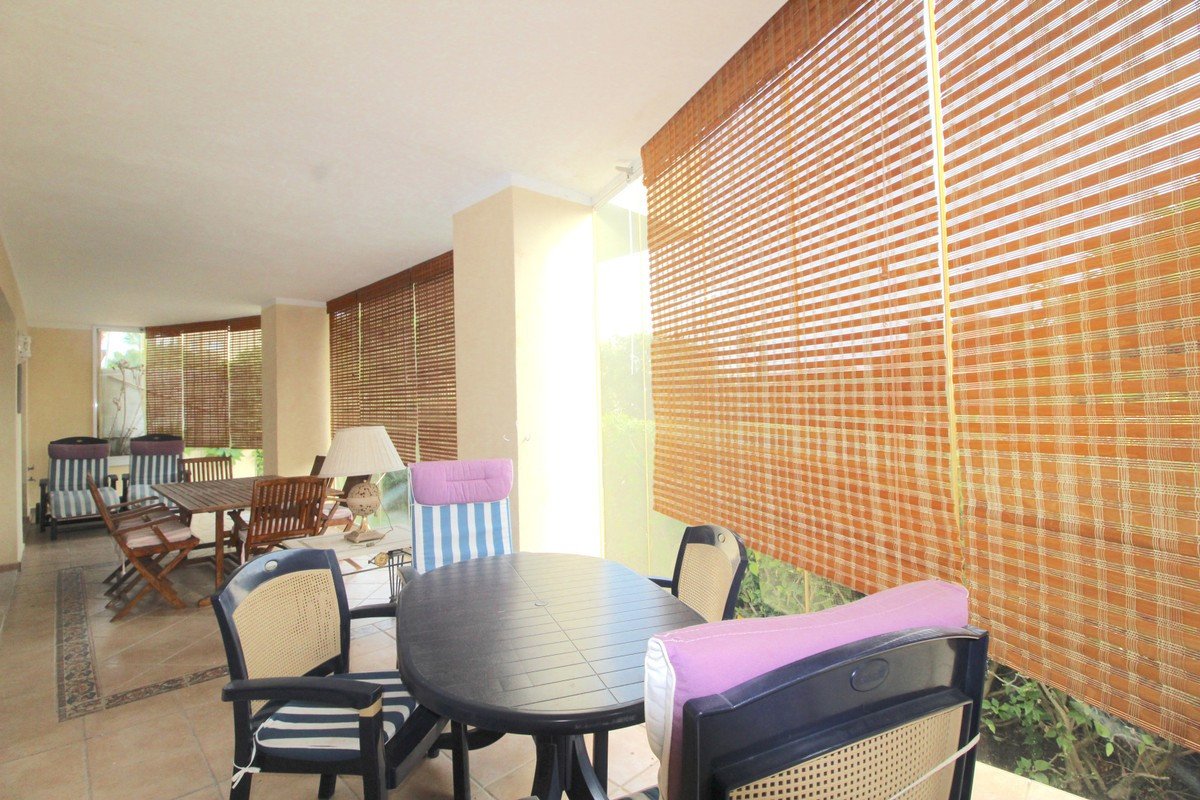 2 Bed Ground Floor Apartment in Bahía de Marbella