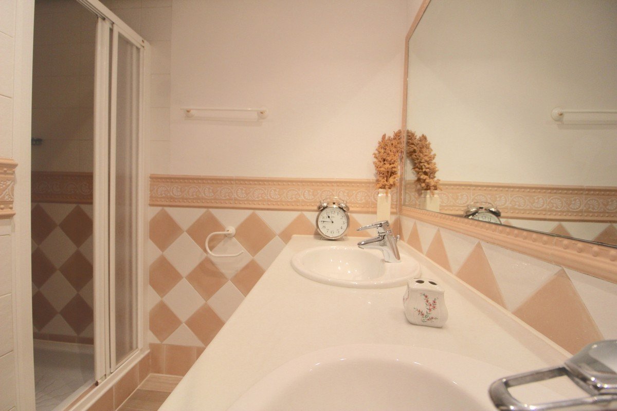 2 Bed Ground Floor Apartment in Bahía de Marbella