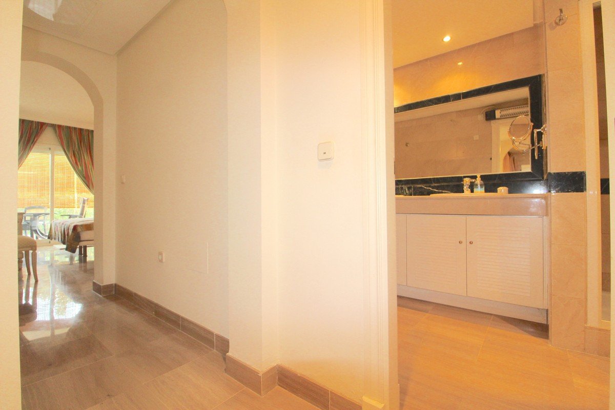 2 Bed Ground Floor Apartment in Bahía de Marbella